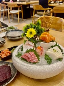 Jídlo v hotelu nebo okolí + 34 fotografií