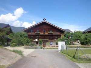 a large wooden house with a gambrel roof at Bohrerhof in Ahrnbach