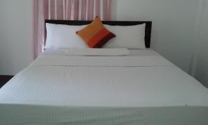 Voodi või voodid majutusasutuse Sigiriya River Side Resort toas