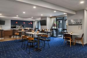 Restaurace v ubytování Courtyard by Marriott Anchorage Airport