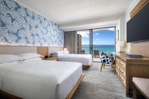 Postel nebo postele na pokoji v ubytování Sheraton Princess Kaiulani Waikiki Beach