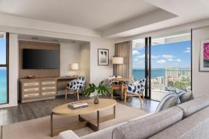 TV a/nebo společenská místnost v ubytování Sheraton Princess Kaiulani Waikiki Beach