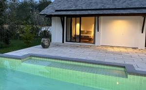 Koyao Bay Pavilions - Beach Resort and Pool Villas内部或周边的泳池