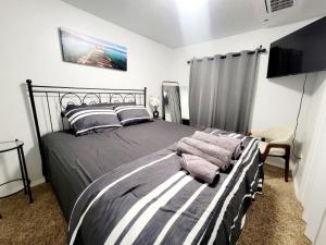 a bedroom with a black and white bed and a chair at -Serendipity Lodge at Yosemite- BBQ-Full Kitchen-King Bed in Oakhurst