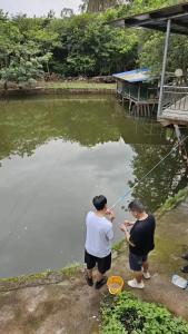 Os clientes hospedados em 小红马民宿