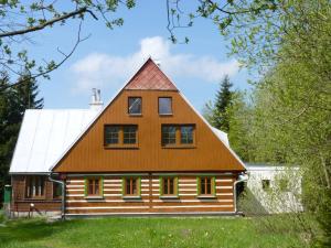 a large wooden house with a gambrel roof at Hepnarova Bouda in Horní Malá Úpa