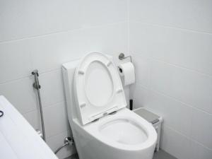 Ένα μπάνιο στο 90 Homie House in Sathorn