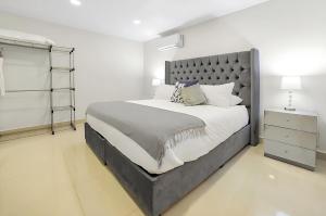 a bedroom with a large bed with a metal headboard at Árbol Suites in Tijuana