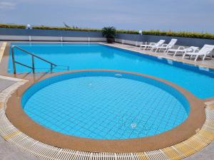 Bazén v ubytování Avatara A condominium B61 with sea view nebo v jeho okolí