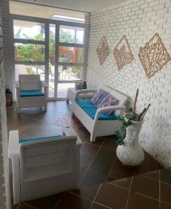 a living room with a couch and chairs at Villa frente al Mar cerca a Barranquilla in Tubará