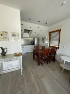 Kuchyň nebo kuchyňský kout v ubytování Apartments bei Manda