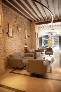 a living room with couches and a stone wall at Sweet San Francisco in Alicante