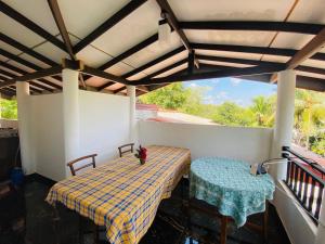 Balkón nebo terasa v ubytování Induwara Holiday home