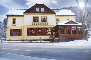 Hotel Růžové údolí v zime