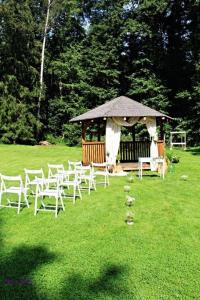 Vonkajšia záhrada v ubytovaní Hotel Růžové údolí