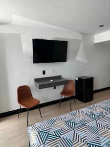 Televisyen dan/atau pusat hiburan di Arlo Motel