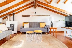 Televízia a/alebo spoločenská miestnosť v ubytovaní Casa marinera céntrica en Comillas