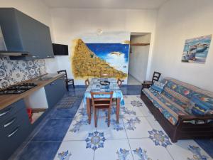 Η κουζίνα ή μικρή κουζίνα στο Appartamenti Cala Salina