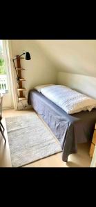 Postel nebo postele na pokoji v ubytování Unik Villa sentralt i Tromsø