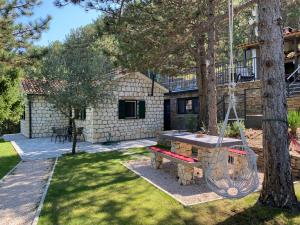 Zahrada ubytování Normabella Holiday Home + 35 fotografií