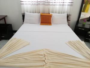 Letto o letti in una camera di Sigiri Sithru Home Stay