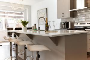 Φωτογραφία από το άλμπουμ του New Luxury House in South Edmonton Near Airport στο Έντμοντον