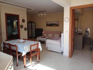 Gallery image of Fotini's Holiday Beach Home in Dhíkella +5 photos