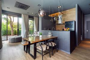 Cuina o zona de cuina de Spacious Pool Access Apartment with 2 BR - Rawai