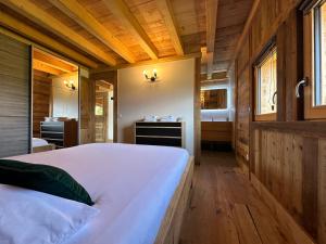 Postel nebo postele na pokoji v ubytování Chalet vue Mont Blanc avec jacuzzi extérieur