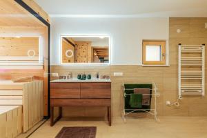 Koupelna v ubytování ALMCHALET Smaragd + 22 fotografií
