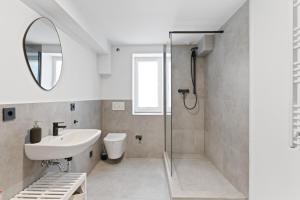 a bathroom with a sink and a shower at TOP Apartments - Stilvolle Wohnung im Stadtzentrum - Loggia - Kingsize Bett - Smart TV - Netflix - 60qm - 24h Check-In in Ludwigsburg +38 photos