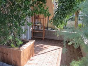 Κήπος έξω από το Jolie T2 rénové avec jardin clos et parking privé