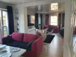 Χώρος καθιστικού στο Black&White Apartament Skarbowa 2 Parking