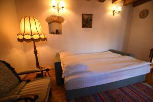 Giường trong phòng chung tại Casa Lörinczi