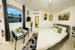 Ένα ή περισσότερα κρεβάτια σε δωμάτιο στο Studio with Terrace Near Hard Rock-Patio