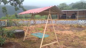 Taman di luar Torna Camp Sites