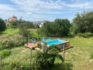 Bazén v ubytování Podkrovní studio apartment pro 1-5 osob nebo v jeho okolí