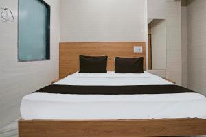 ラージコートにあるSuper Hotel O H.R.KING HOTELのギャラリーの写真