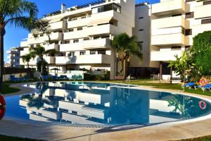 Piscina de la sau aproape de RSH14A - Terrace with hot tub and fantastic views