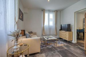 a living room with a couch and a tv at L'As de Coeur - Rocade - Tram in Grenoble