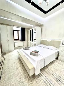 Ένα ή περισσότερα κρεβάτια σε δωμάτιο στο Apartment Bobur Elite 73-22