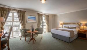 En eller flere senger på et rom på Bracken Court Hotel