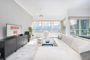 Fotografie z fotogalerie ubytování Hey! Over here! Cozy 1-BR in Dubai Marina v Dubaji