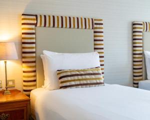 En eller flere senger på et rom på Bracken Court Hotel