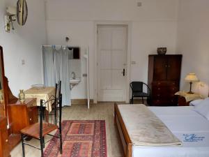 Postel nebo postele na pokoji v ubytování Triomphe Hostel