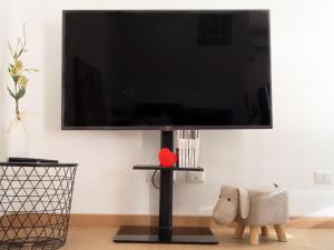 a flat screen tv hanging on a wall at Appartamento Serendipity Narni Scalo in Narni Scalo