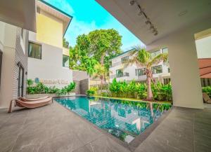バンコクにある944summer villa曼谷中心Asok&Tong Lor800海天别墅の家の中のプールの画像 +89枚の写真