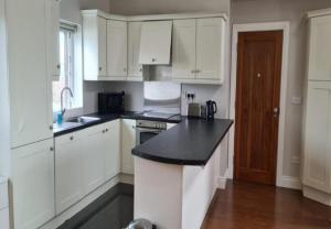 Kuchyň nebo kuchyňský kout v ubytování Carraroe Apartment 2