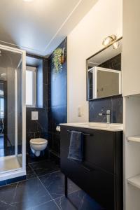 Koupelna v ubytování Votre expérience cinéma - Parenthèse nocturne + 2 fotografie