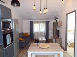 Η κουζίνα ή μικρή κουζίνα στο Appartement charmant près du centre d'Avignon, 60m², piscine
